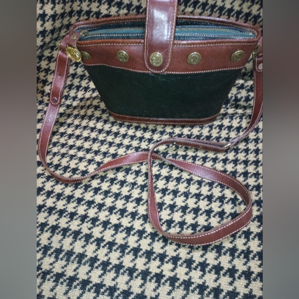 Brahimn Dartmouth Massachusetts Crossbody